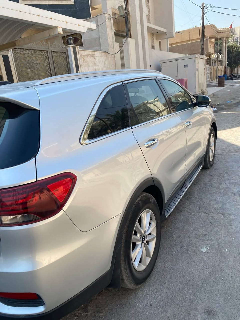 السلام عليكم سورنتو موديل2020 سعره 180$و بيها مجال سياره ماشيه 58الف ميل لون سياره رصاصي وارد امريكي سياره 7راكب سياره 6 سلندر يوجد بيه بلوتوث و ابل كاربلي و كامره خلفيه و نوافذ كهربائيه و مقاعد صف ثلاثيه رقم بغداد جديد باسمي تحويل ثاني يومً موقع سياره البصره رقم هاتف ***********

