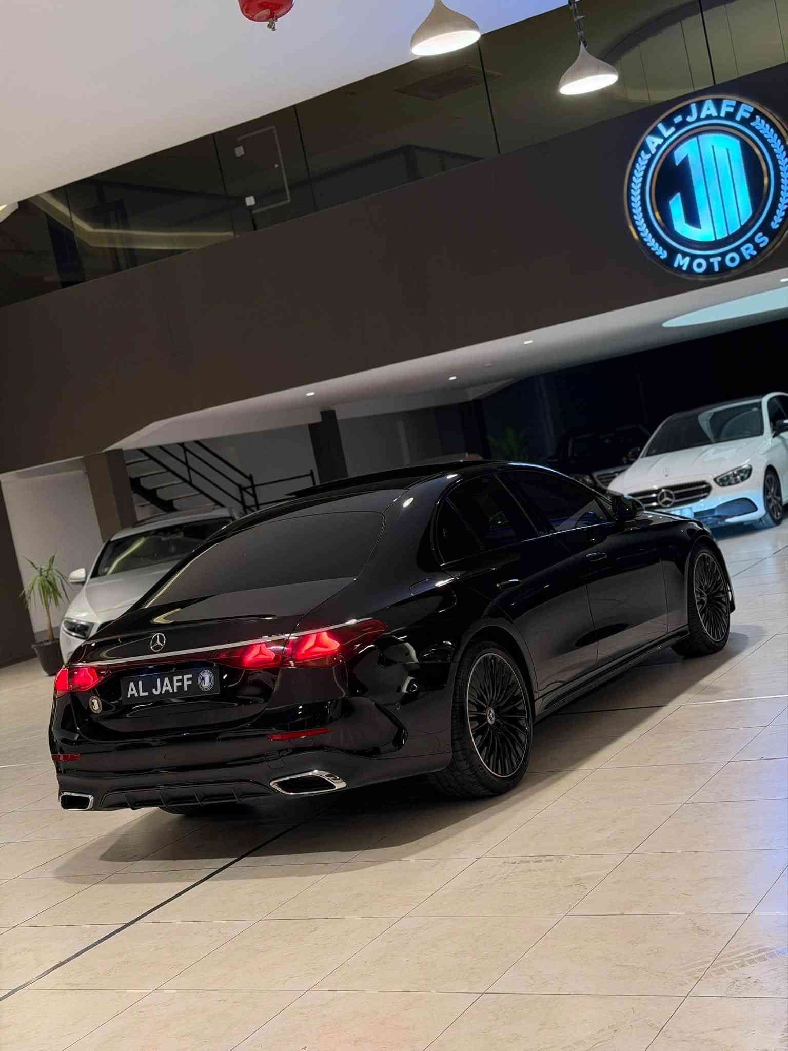 السلام عليكم 
البيع مارسدس E class AMG  موديل 2024
ماشية 35 الف كيلو 
🚨وكالة المانية ضمان دولي بصمتين
🚨فول مواصفات ومغلف ppf بالكامل
بانوراما وداخل مشمشي وكامرة رحساسات ورادار ولد بالشباك بلادي وكت AMG بلادي وستيرن AMG ونقطة عمياء وانارة مخفية ودشبول نجوم وصندوك كهرباء وكشنات خزن وتدفئة وبصمات وسماعات برو ماستر وبعد كلش هوايه مواصفات 

السياره مكفولة كفالة عامة حتى الدعاميات بشرط بدون شخوط او رصعات وبدون اي نقص او خلل
رقم وفحص وهزه كله جديد
السعر : 560 $ ورقه
للاستفسار : *********** كاوه جمال 
او واتساب نفس الرقم
العنوان :السليمانية المعارض الجديده معرض (الجاف)
