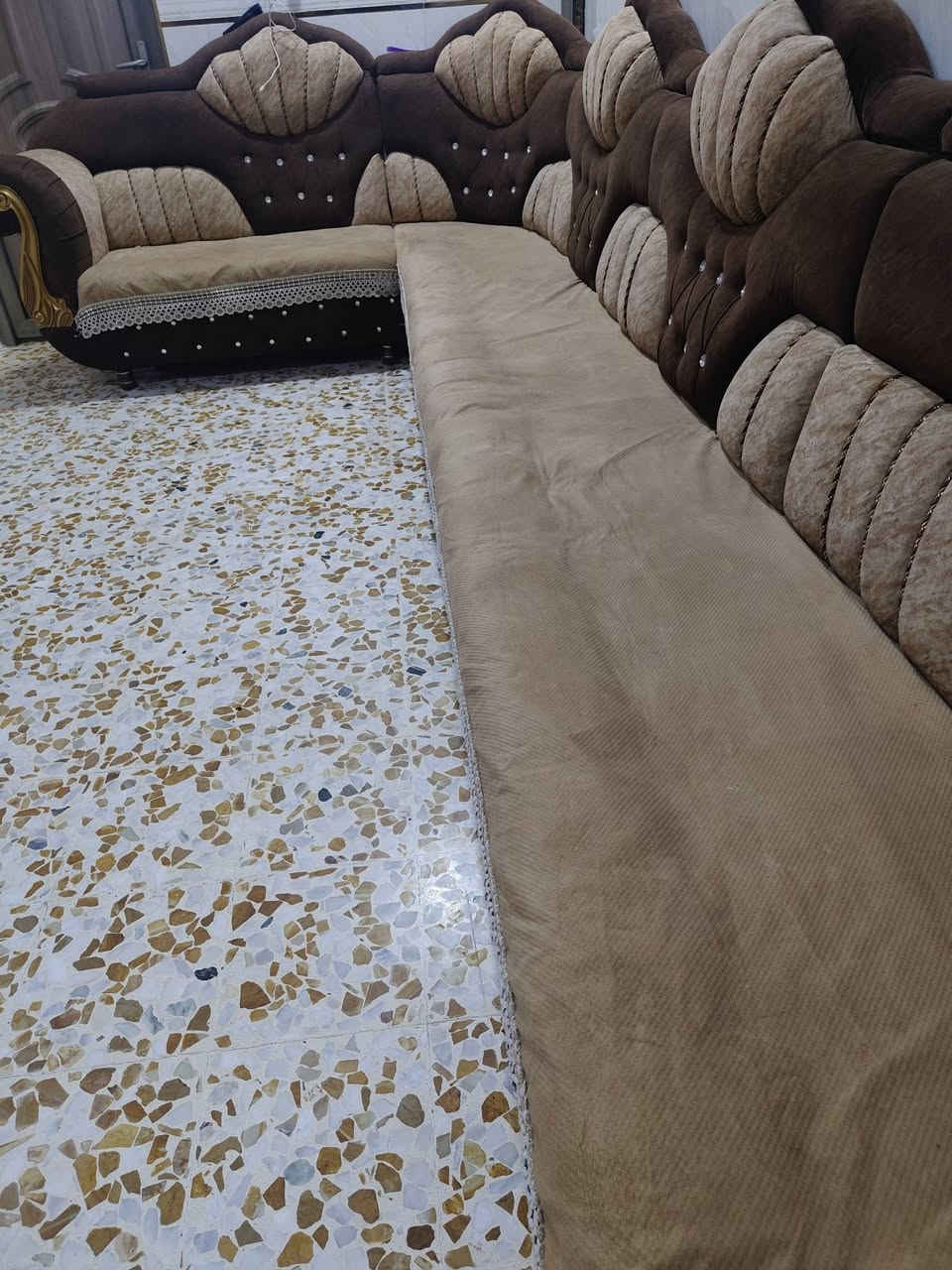 السلام عليكم
طخم للبيع(فصال عراقي) مع الغطوة طوله 8امتار ونص بسعر400 الف وبيه مجال سبب البيع المكان صغير للاستفسار 
الاتصال عال***********

