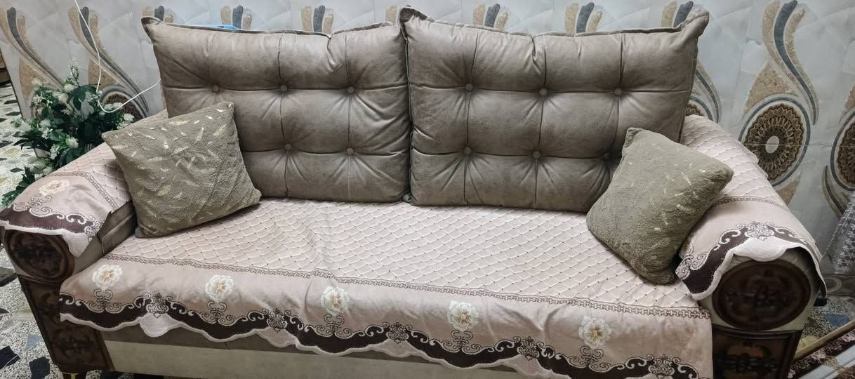 السلام عليكم تخم قنفات للبيع نظيف جدا قبل اشهر اشتريته قماشه ضد الماء اخذته بمليون اعرضه ب ٨٠٠ ألف وبي مجال بسيط *********** واتساب
