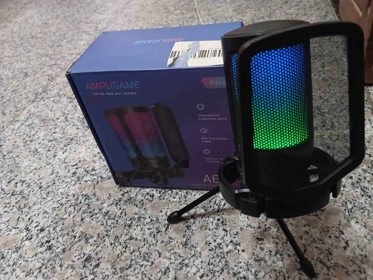 مايك AMPLIGAME A6v • متعدد الألوان • مستعمل شهرين