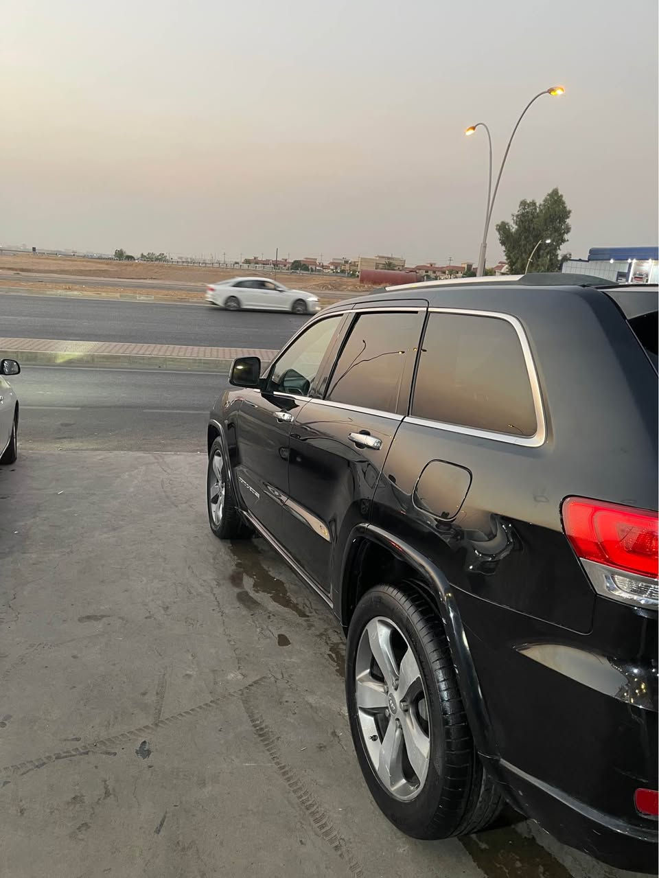 بۆ فرۆشتن: Jeep Grand Cherokee Limited (فول فول مواسەفات) 🚗

1پارجەی سبوخە لەگەر سەقفی تۆزیک سبوخی هەستاوە

تایبەتمەندی و مواسەفاتەکان:

 جۆری ئۆتۆمبێل: جیپ گڕاند چیرۆکی

 پۆل: لیمیپد (Limited) - فول فول مواسەفات

 ڕەنگ: ڕەشی بەقەدەر

 مۆدێل: [2014]

مواسەفاتی ناوەوە و دەرەوە:

 کشن جڵد و سۆپای کشن (گەرمکەرەوە و ساردکەرەوە) + یادگەی کشن

 شاشە گەورە، کامێرای دواوە و سیستەمی ناڤیگەیشن

 حاسەی پێشەوە و دواوە 

 بەسمە، شەغالی دوور و سندوق کارەبایی (دەرگای دواوە کارەبایی)

 سیستەمی چوار وێڵ (4x4) و جۆرەکانی لێخوڕین (تەقەن، بەرد، بەفر)

 ویل کەپی گەورەی لیمیپد و تایەی بەهێز

 سوکان گەرمکەرەوە + سوکان کارەبایی

دۆخی ئۆتۆمبێل:

 بێ کێشە، گێڕ و مەکینە و تەقە و ڕەقەی بە شەرت

 زۆر خاوێنە و ڕاگرتنی بەپێی پێویست بووە

تێبینی و نرخ:120معامەلە

گۆڕینەوەش دەکەم بە سیارەی ڕەقەم

ژمارەی مۆبایل (***********) أربيل, العراق
