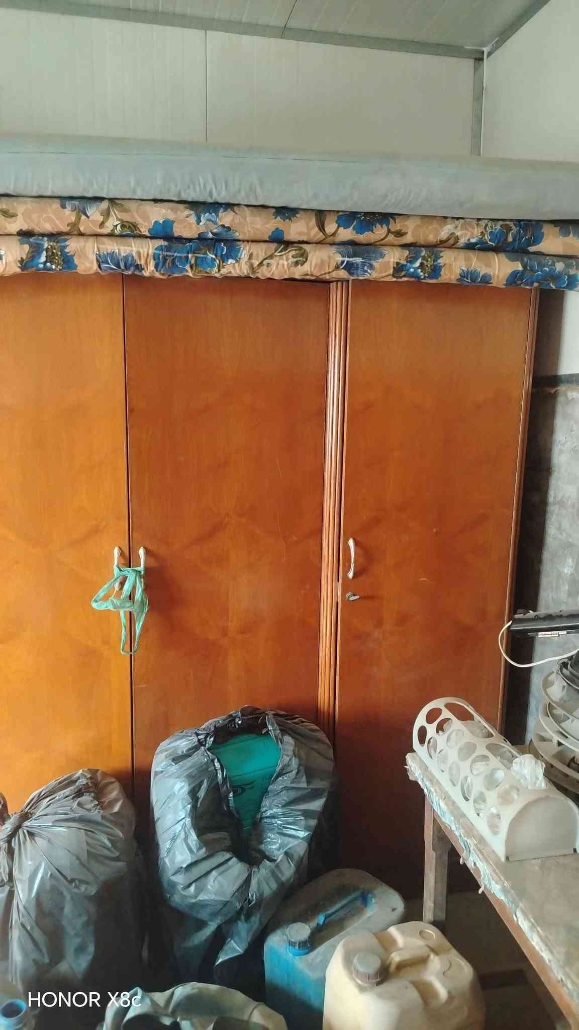 كنتور ٦ أبواب صاج من الداخل والخارج نظيف للبيع في حي الجامعة للاستفسار الاتصال على ٠٠٩٦٤٧٩٠٤٢٢٣٤٢٣ ابو محمود

نص مكتوب في الصور:
- HONOR X8c