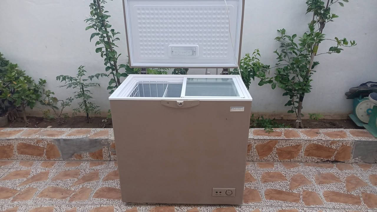 مجمدة للبيع مستخدمة شهرين فقط ***********
