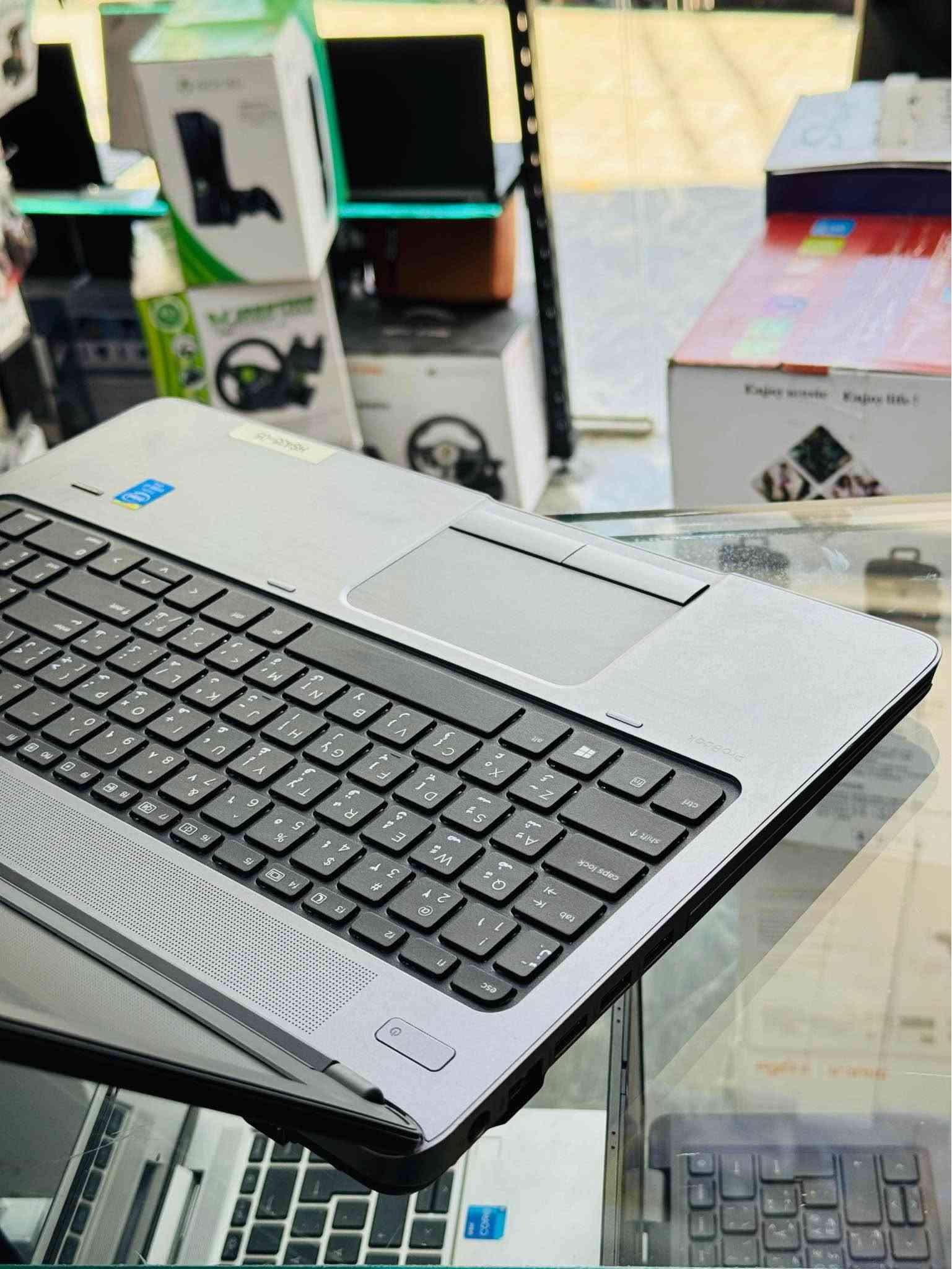 Core I 7 جيل الرابع 
رام ٨ كيكا 
هارد تخزين حجم 256 ssd 
شاشه كبيرة ١٥.٦ فول اج دي 
بطارية جديدة تدوم ساعتين واكثر 
نظافة اللابتوب ١٠٠٪؜ 
مع الشاحنه الاصلية 

موصل الزهور دورة سيدتي الجميلة 
*********** موصل, نينوى
