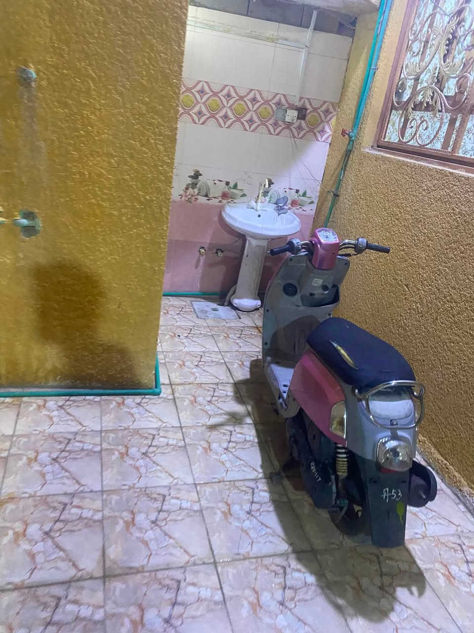 بوليسي مكفوله من الطول لطول نصبه سرعه نضافه مكينه تشلع الكالع يعني تاخذ ددراجه رمبمه صارله ١٣ يوم من طالع ولون وردي الى تريد بيها بص اصبغ الوياله جيسس راديها ١١٠٠ وبيها مجال شي قليل جيب وياك مصلح بعد شتريد وهاذ الرقم ***********
