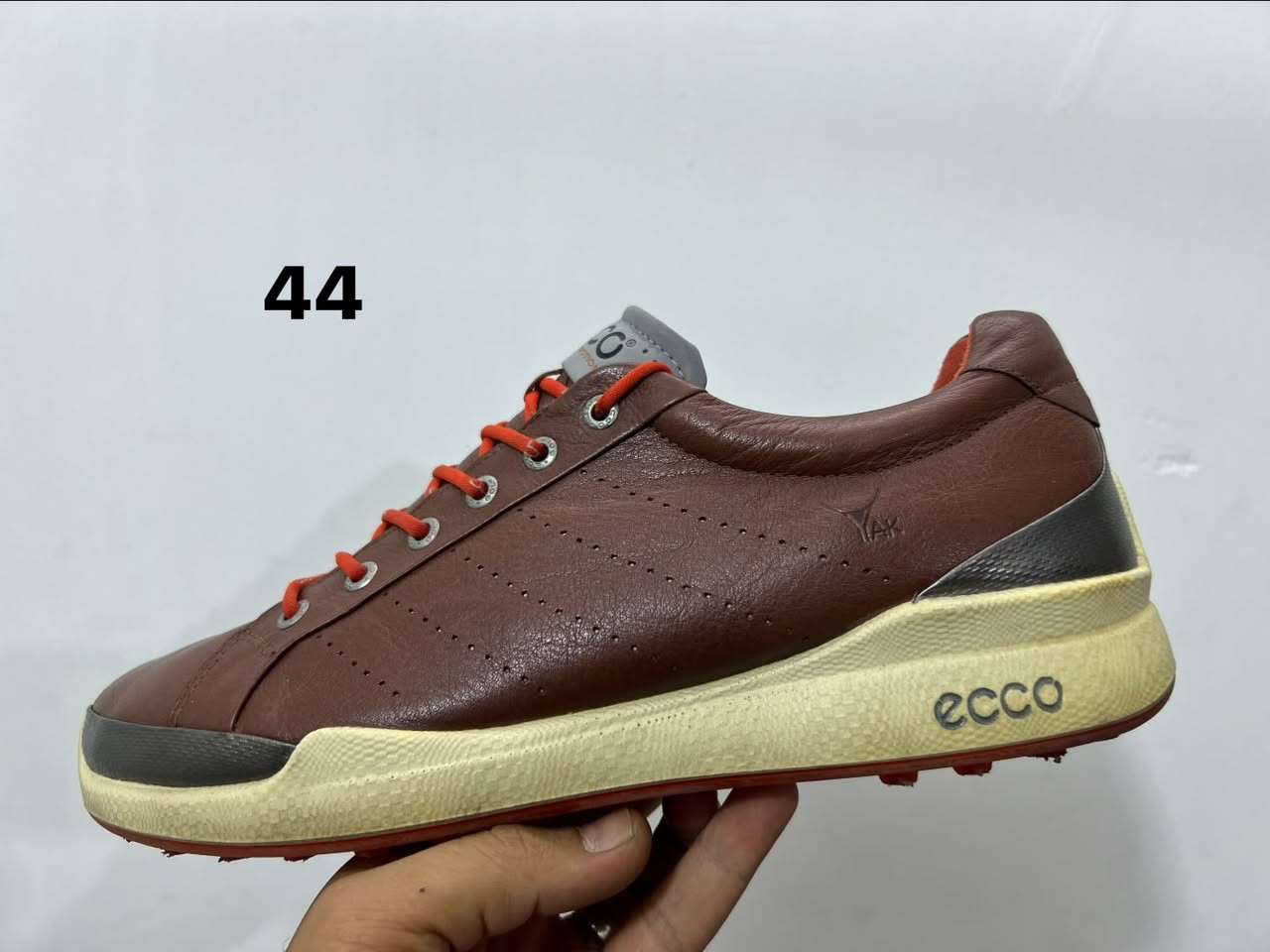 ماركات اصليه 

قياسات داخل الصور

الاسعار مختلفه

العنوان الحرية / ***********

توصيل 5

نص مكتوب في الصور:
- 42
- 43
- 45
- 44