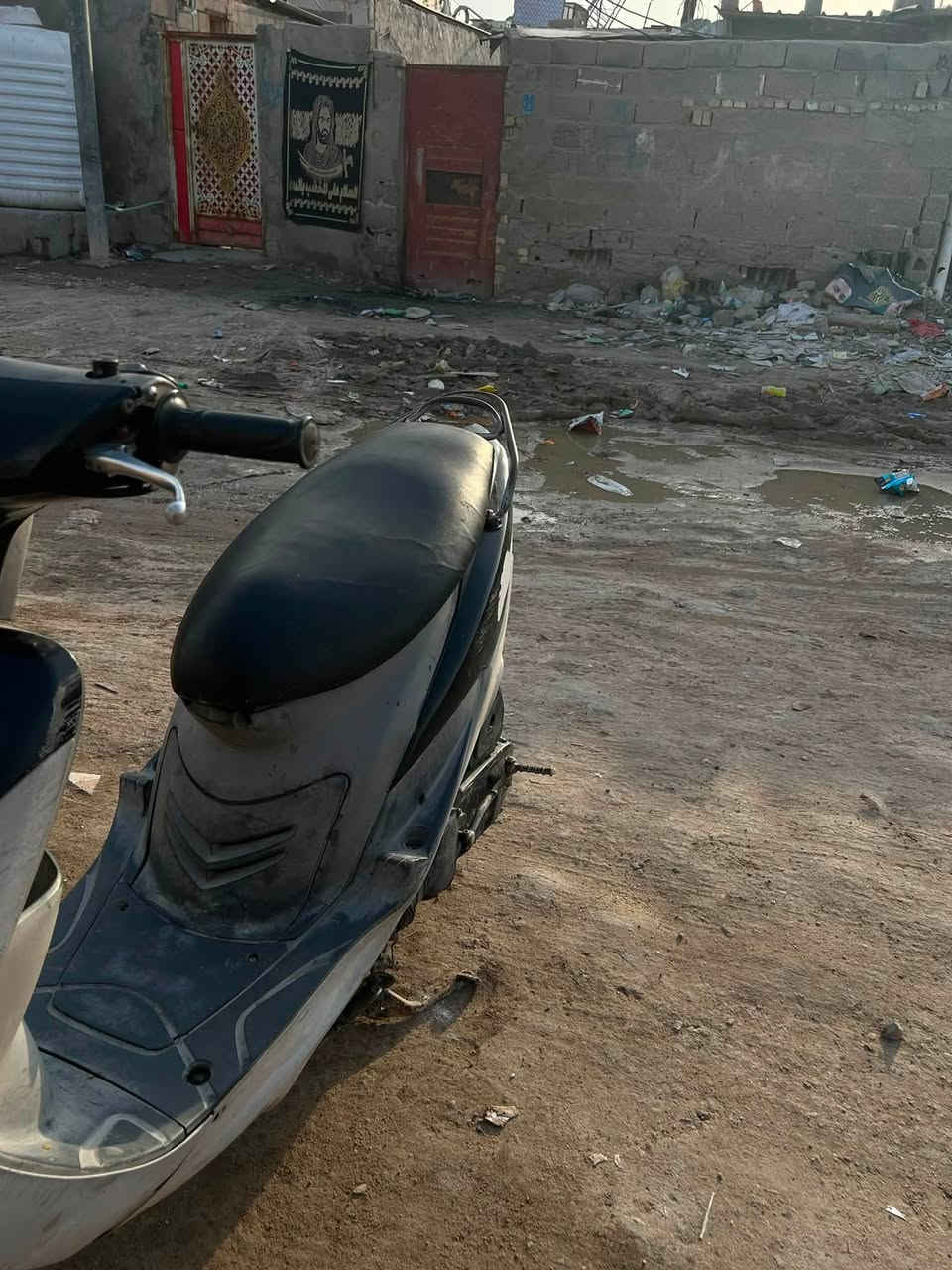 دراجه قجمه للبيع  مكينه مامفتوحه بوشه 49بلادي دراجه حلوه ونضيفه السعر 450وبيها مجال الرقم:***********
