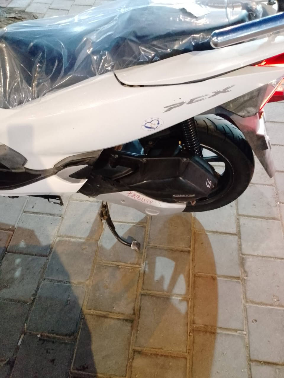 سلام عليكم دراجه pcx جيل ثالث ابيض دراجه بل كارتون كله شغال جيب فيتر وتعال افحص العنوان بغداد مدينة الصدر تقاطع المستشفى قرب افران الأول ***********
