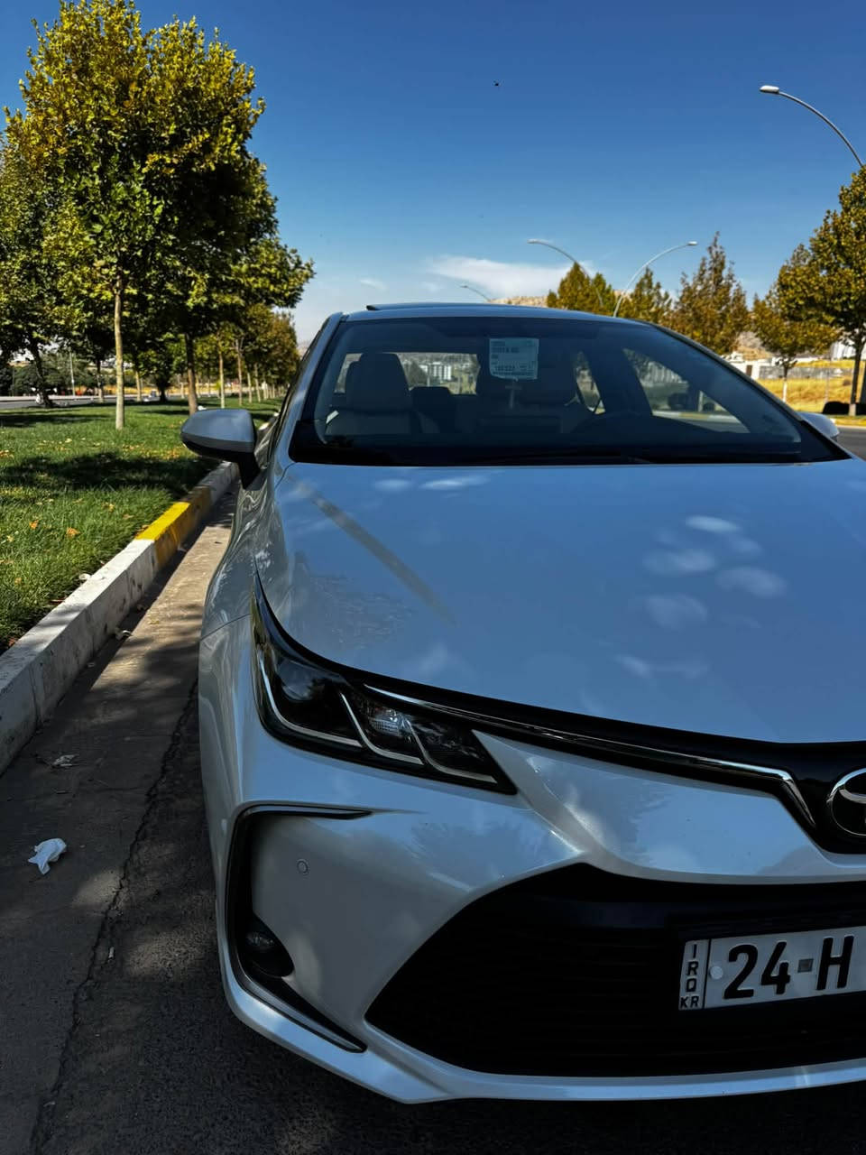 سلام عليكم  
كورلا 2022 شركة جيهان
السيارة كلين بدون ضرر محرك 1800 بانزين 
فول مواصفات فتحة سلايت عداد شاشة إلكتروني 
مكان السيارة دهوك سيارة باسمي نفس اليوم احولك
للأستفسار اتصل بالرقم *********** موجود واتساب
ملاحظة السيارة مخزونة سنتين ماشي 52 الف كيلومتر السعر176$

