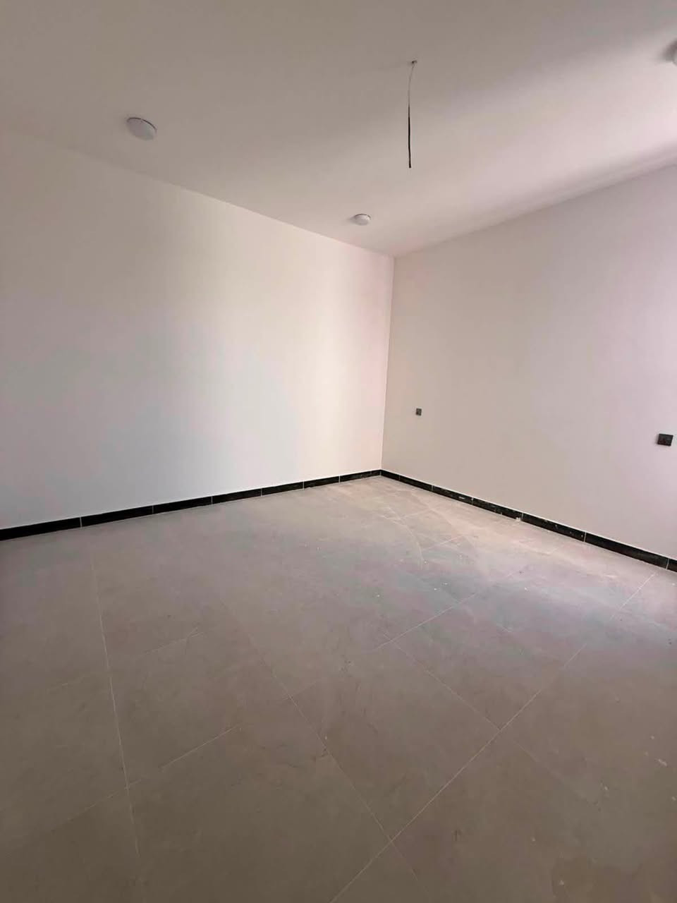 دار لليجار مساحه 100متر(3)غرف نوم 🛌 زيرو ممسكون📍العنوان بغداد الدوره البوعيثه مجمع السلطان شارع الفلل اول فرع قريب على شارع العام  يحتوي على ستقبال+ مطبخ+(3)غرف نوم+خدمات  السعر (600) الاستفسار ***********
