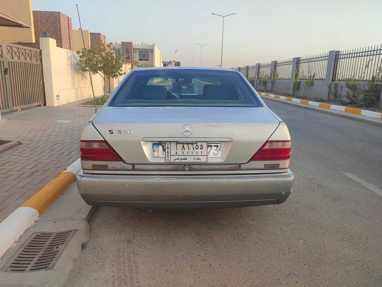 السلام عليكم
للبيع مرسيدس شبح موديل 93 
سيارة جاهزة من كلشي تبريد ممتاز 
غرفتها جديدة 
محرك تابوت
السيارة فقط جاردة يحتاجلها فقط صبغ 
السعر ٨٧ ورقة بيها مجال  
مكانها بغداد الكرادة 
للتواصل ***********
