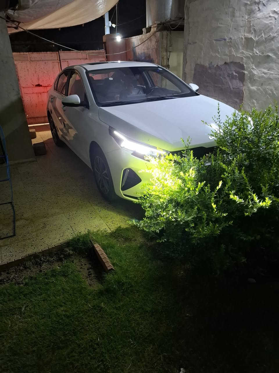 السلام عليكم  سيارة k3  24 فول تجميع صيني  ماشيه  ٣٥ الف محرك  15 دبل نوزل هاتف  *********** السعر 142 وبيه مجال الموقع موصل
