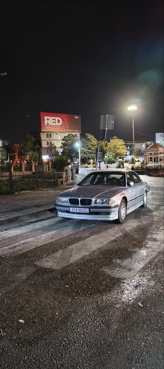 بي إم دبليو 728i • V6 • رقم بغداد انكليزي