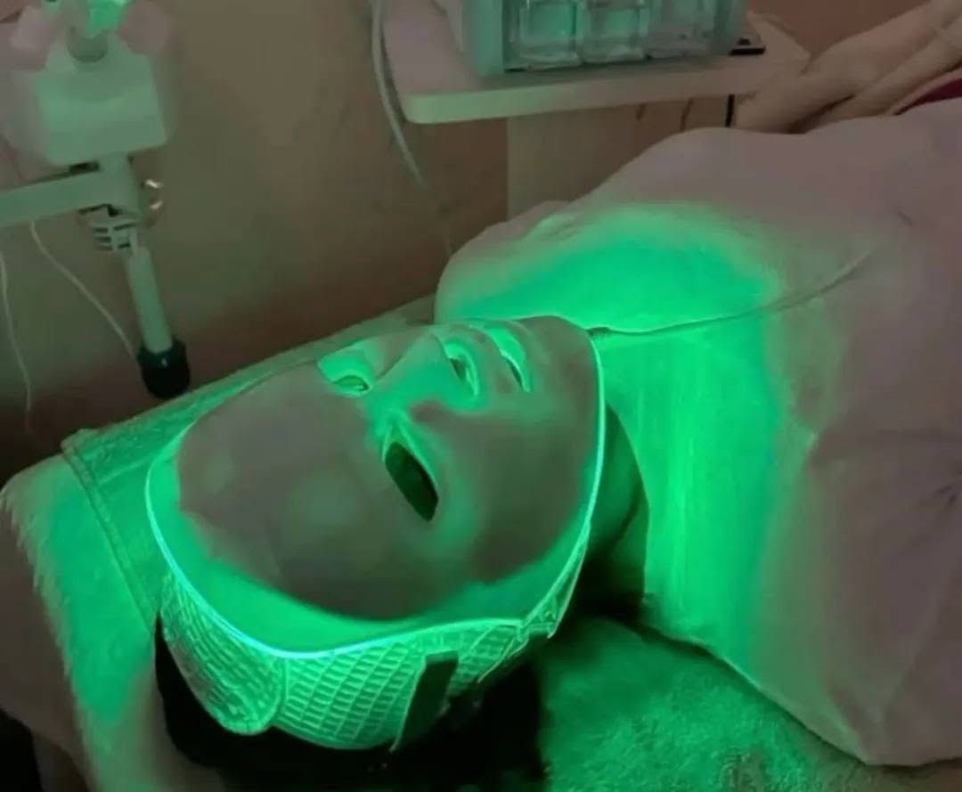 عرض حف تنضيف بشره ملكي ب جهاز لهايدروفيشل وتنضيف قدم مثل مشوفون كل هذا بس 25
حجز وات ساب ***********
