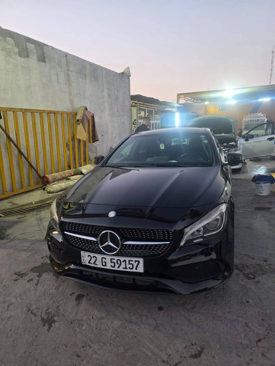 سلام عليكم ورحمة الله وبركاتة مارسيدس 2018 CLA250 للبيع سيارة وارد امريكي ضرر فقط بارد بجاملغ فقط ماشية 143ميل اسود لون مواصفات بانوراما و شاشة و كاميرا خلفية و مارسيدس بعد كله مواصفات مكينة 4 سلندر 2000 تيربو سعرها ب175 و بيها مجال و مكانها رمادي شارع 40 قرب جامع الواثق ***********
