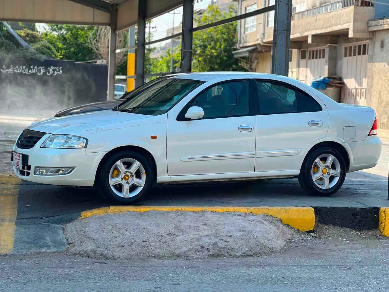 سەنی بڕاوە ٢٠٠٥  سپی
قەپات مواسەفات بەس سلاید نیە 
کوشن جلد سوکان ڤۆلیۆم کەلەو عەینەک 
ناو زەرد کامل مەسروف شتێکی نمونەیە 
١٧٠ ڕۆشتوە ویلکەپ 
***********
