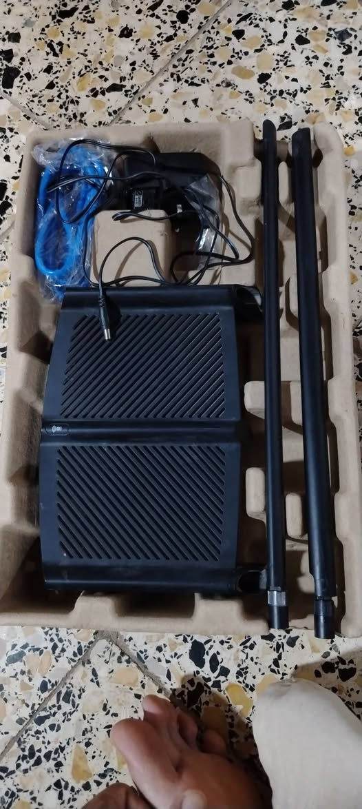 للبيع
نانو بور ام 5 
مع كيبل كات 6 طول ٢٠متر 
مع راوتر تيبلنك  موديل TL- WR841HP
السعر 100 ماعندي توصيل 
المكان كوت / حي الجهاد -التاميم 
للتواصل رقم الهاتف ***********
