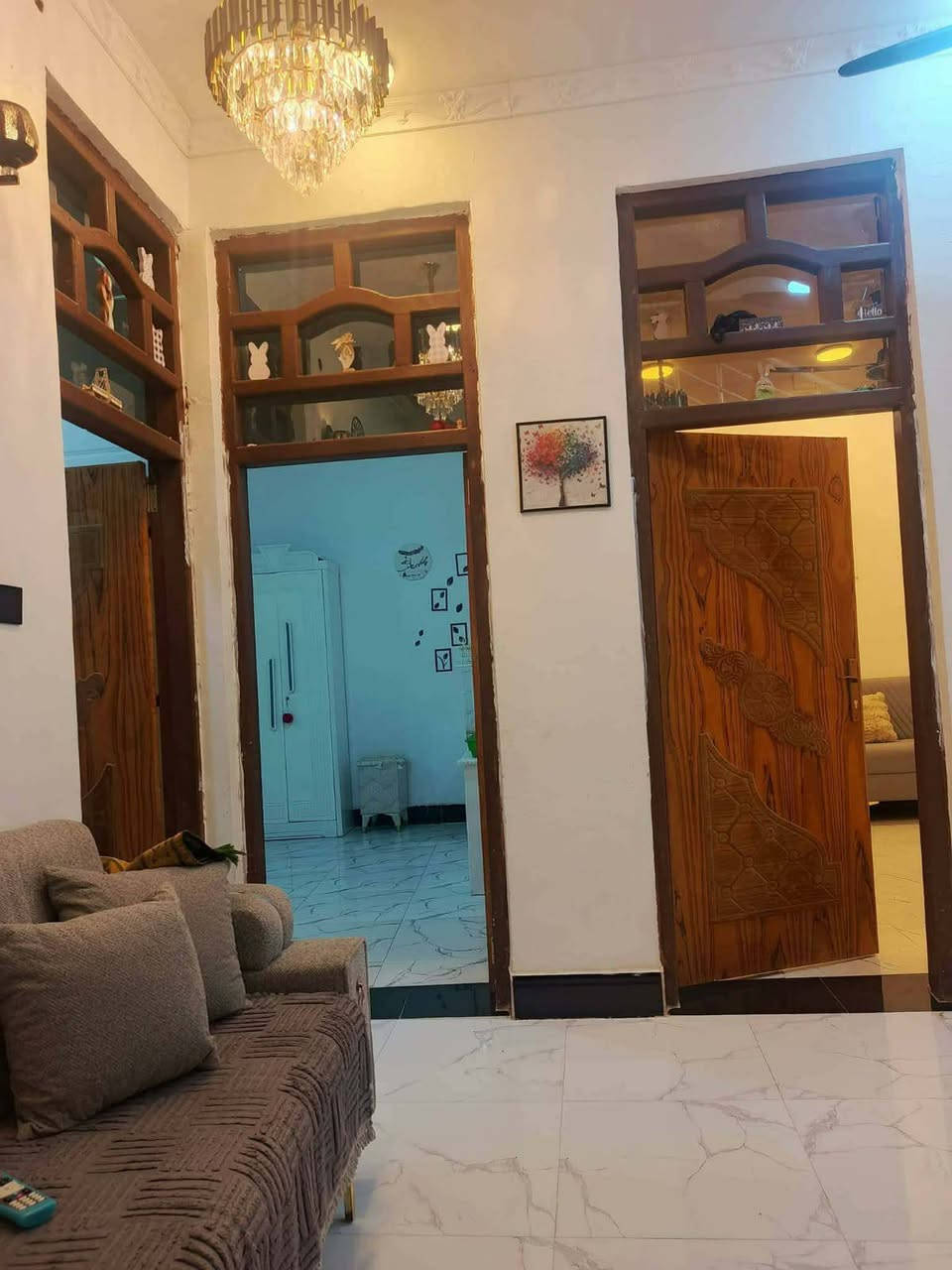 بيت طابو اسهم ركن   للبيع بناء حديث طابوق صب كونكريت شغل درجة اولى فوول مساحة 110 غرفة وصالة وديوانية ومطبخ وحمام داخلي وصحيات خارجية فوك صالة ب المدينة ورا الروف نزلة ثانية خامس بيت عن الروف كلش قريب وخدمات متوفرة كهرباء وماي ومجاري قرب نائب داوود عيدان بيت فوول مواصفات حديث شغل مودرن  السعر 85بي مجال للشراي وتساب ***********
