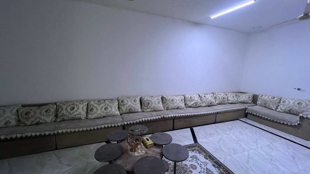 جلسه عربيه نظيفه 90%
15 م. 
السعر 850.000 الف دينار عراقي 
***********
