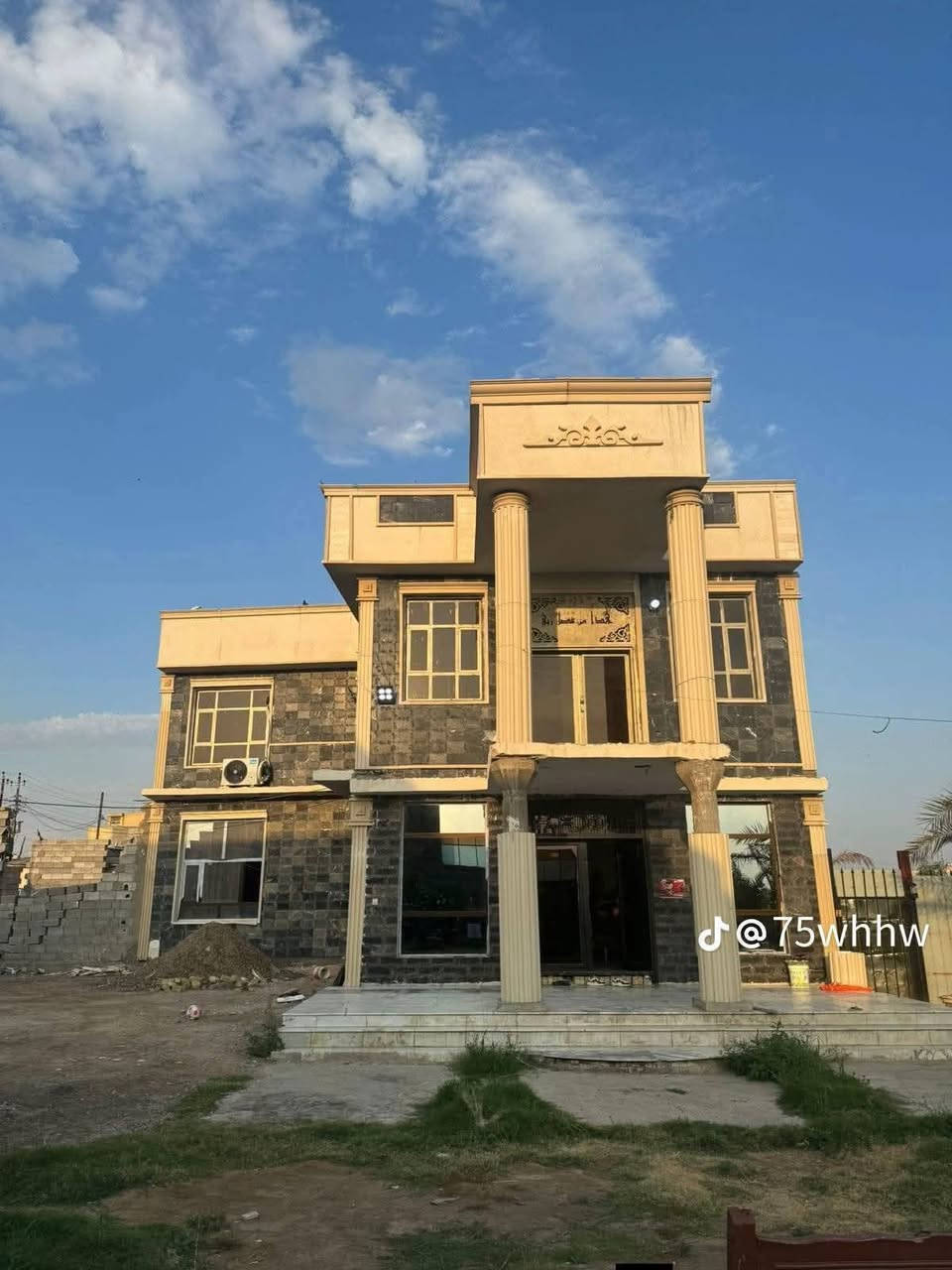 مكلف بلنشر
نضرا للوعود الكاذبه
السلام عليكم  بيت طابو زراعي سند 25 مساحته 1200متر يحتوي على بيت وحديقه تفاصيل البيت بناء البيت 2021 البناء كله طابوق  يتكون من طابقين الطابق الاول غرفتين نوم وصاله كبيره ومطبخ حار وطبخ بارد وحمام والطابق الثاني غرفتين نوم وصاله كبيره وحمام  البيت مساحته تقريبا 300متر والباقي حديقه وبيها مضيف هيكل مبني بلوك وحمامات خارجيه بعدهن مكاملات ومحلات اثنين هيكل الموقع السريدات القديمه المربع الثالث  يكون البزل الكبير خلفه البيت للاستفسار اكثر اتصل على الرقم  *********** السعر 240 مليون وبيه مجال

