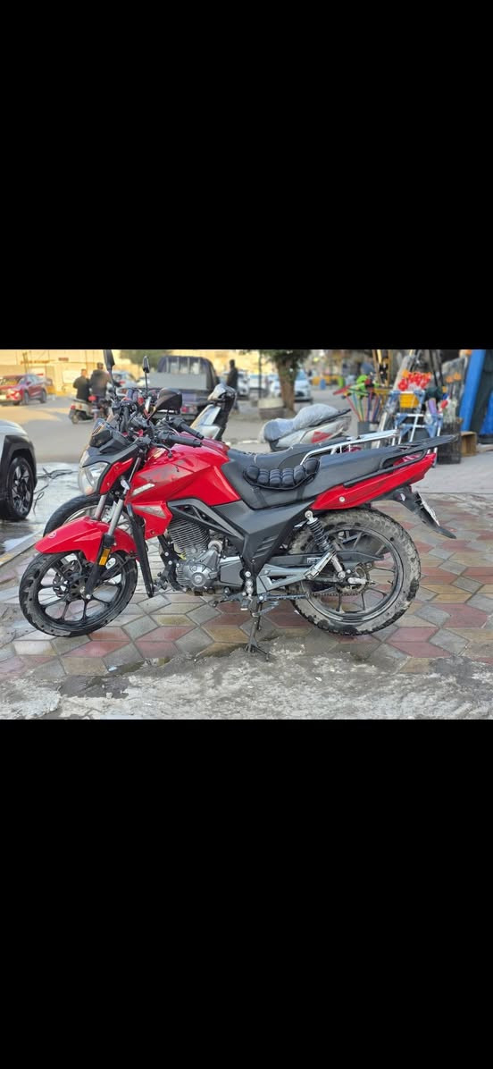 دراجة RK كي وي للبيع 
محرك 200cc 
كهربائيات كلهن شغاله 
نظافه 99% 
مكينه مكفولة 
مرقمة اربيل باسمي نفس اليوم نروح نحول 
تخم تايرات جدد 
ماشيه 25 الف فقط 
ومعودها ع بانزين محسن ودهن لو امزويل لو انايل حصراً
مكان الدراجه بغداد / بغداد جديده / شارع المسبح 
للاستفسار متواجد 24 ساعه ع فيس 
ورقم الهاتف : ***********
السعر خاص فقط 
دراجه نظيفه واستعمال طبيب
