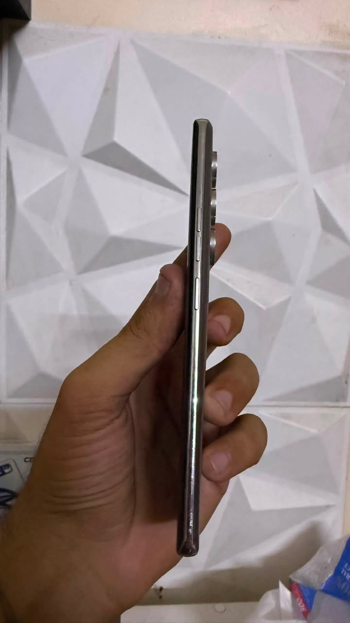تكنو كامون 40 برو 5g للبيع
جهاز كلش نظيف بي شخط بالزجاج مابي ايشي موضح بالصور

سعر الجهاز 325 وبي محال كلش بسيط 
متواجد واتساب او اتصل ***********
