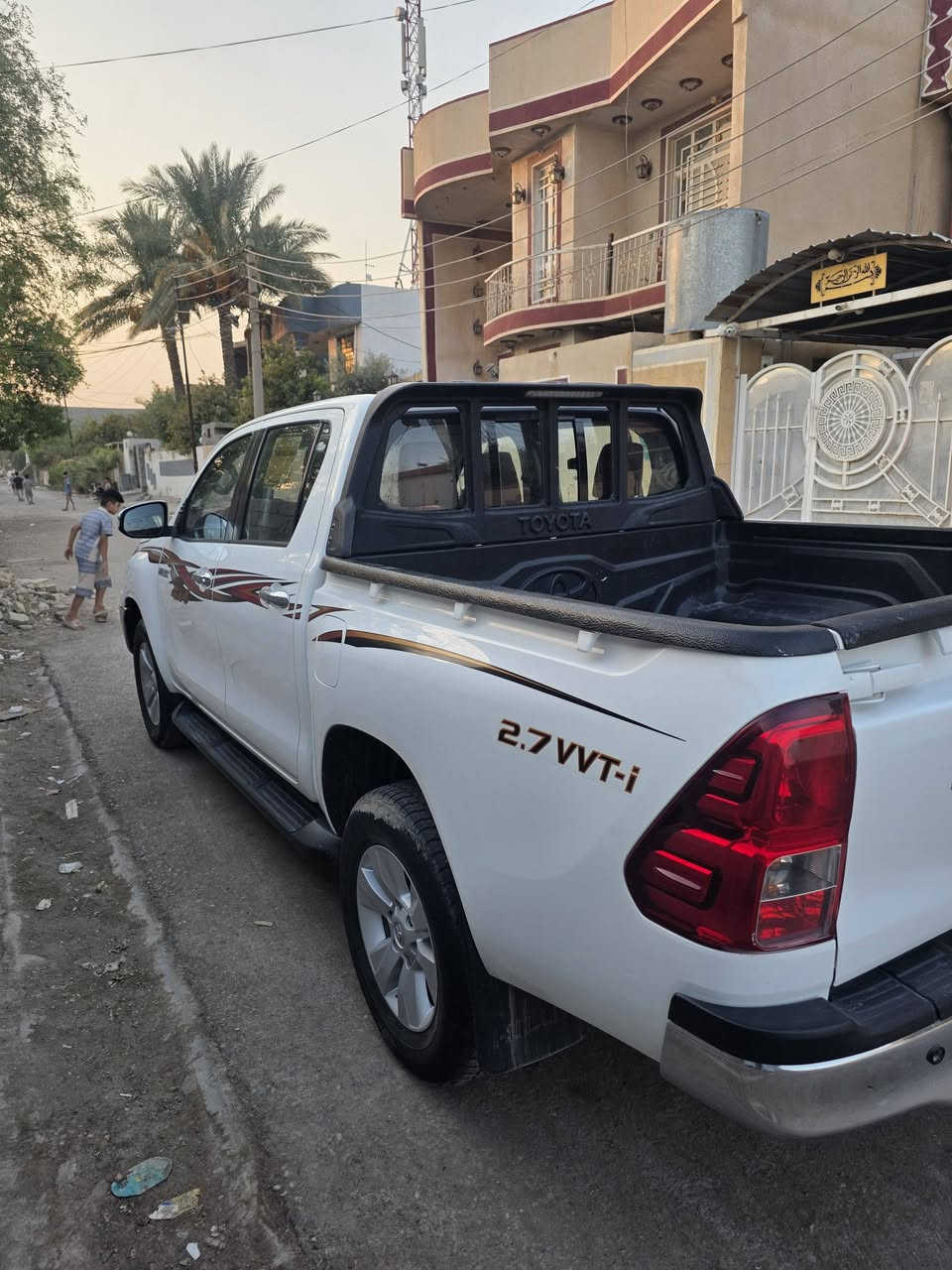 بيك اب هايلاكس فور ويل محرك ٢٧٠٠ كير اوتماتك  مكفوله من كلشي سياره رقم بغداد جديده عالي موديل ٢٠١٦ مكان سياره ديالى***********
