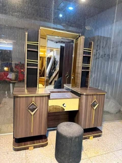 غرفه تركي اصلي نضافه فوول اخت جديده*  
شد + نقل مجاني داخل بغداد  
للحجز واتساب: *************  
تتوفر عدة الوان وموديلات
