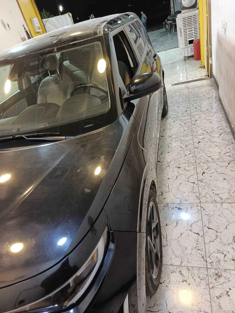 السلام عليكم كيا صول للبيع موديل 2023 بغداد تحويل ثاني يوم 
حادثهة جاملغ وبنيد وهنا بيهة الباب الخلفي انطخ وتصلح ونصبغ 
السيارة فول الفول بصمة فتحة شاشة كبيرة كشنات كهرباء محرك 2000 دوش المرغوب
تحكم كل الجهات رادار مثبت سرعة قيادة ذاتية السيارة ماشية 30 الف كيلو فقط استخدام شخصي
السيارة مابيهة اي نقص للبيع فقط للاستفسار الاتصال, *********** مكاني بغداد الشعب 
السعر 140 بيهة مجال بسيط 
السونار موضح كلشي
