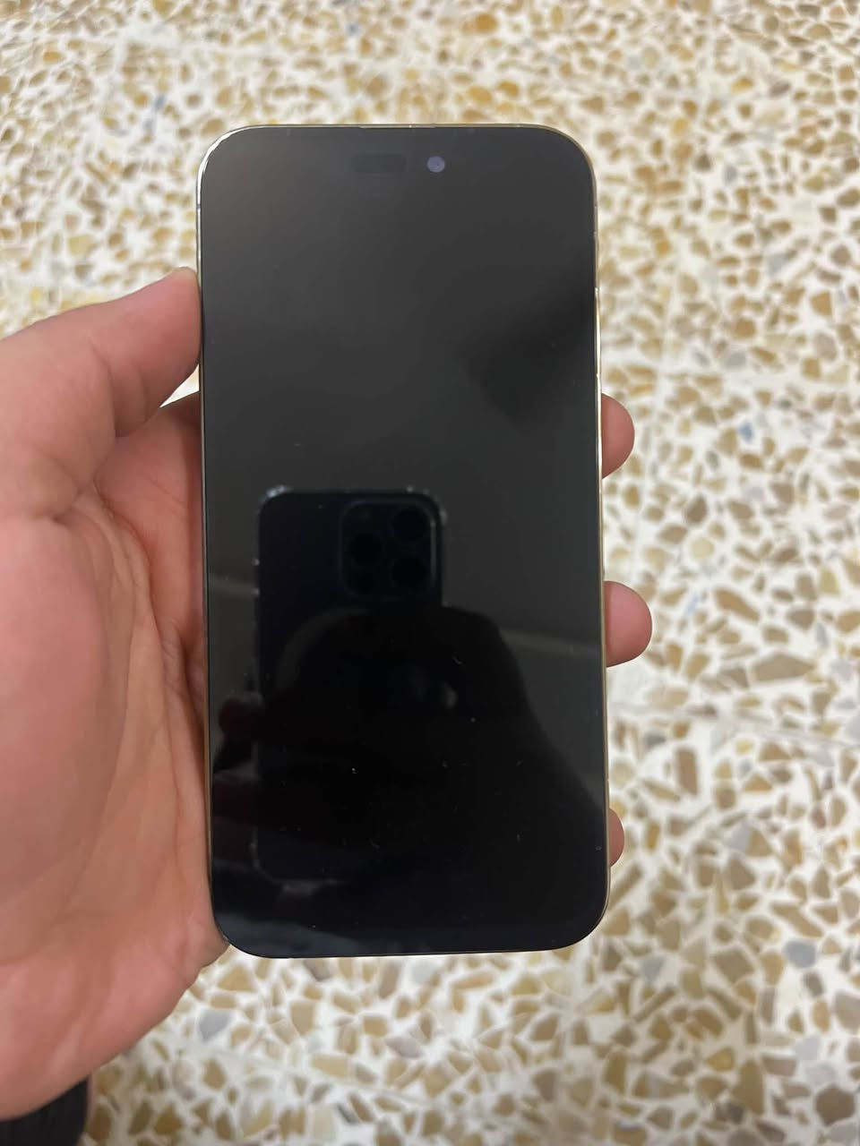 سلام عليكم 
iPhone 14 Pro Max
ذاكرة 256
بطارية 86
مبدل شاشة GX 
لا بيها طبع ولا تصفن 
فيس إيدي متوقف 
جهاز حيل نضيف موضح بل صور 
كلو شغال ما ناقصو شي 
سعر 700 وبي مجال بسيط 
استفسار اكثر اتصل 
*********** 
مكاني موصل ايسر
