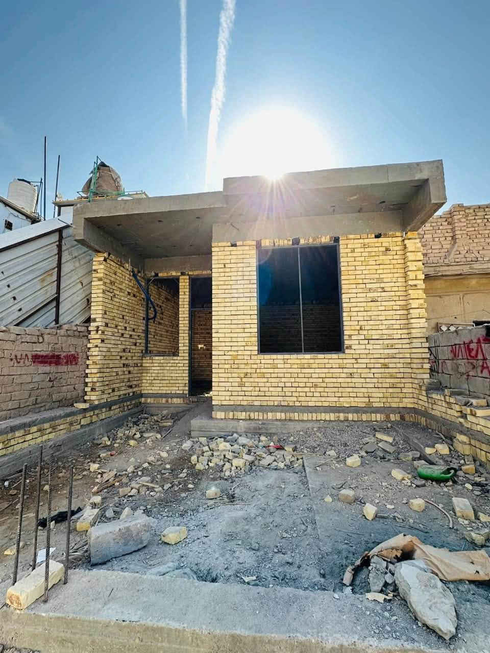 🏡 دار للبيع – هيكل مسقف كونكريت

📍 الموقع: شارع دبي، قرب مدرسة القمة الأهلية
📐 المساحة: 120 م
🏠 الطابق: طابق واحد

تحتوي الدار على:
🛏️ غرفة
🛋️ صالة
🍽️ مطبخ
🚿 صحيات
🌤️ منور
🏡 استقبال

💰 السعر: خاص

للاستفسار والتفاصيل:
📞 ***********

✨ فرصة مميزة للسكن في موقع قريب من الخدمات.
