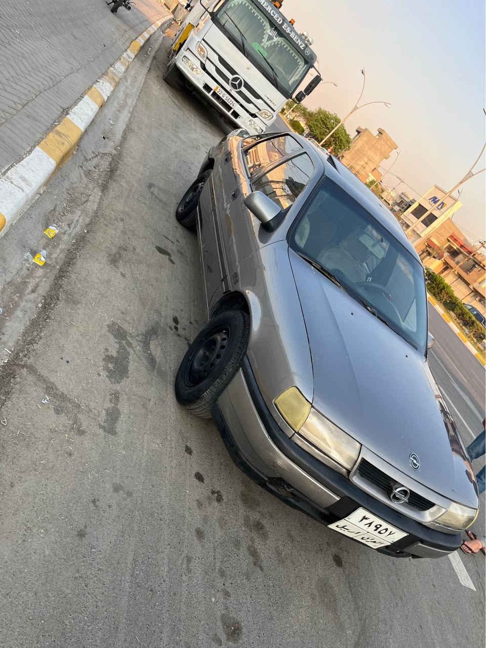 سلام عليكم 
اوبل موديل ١٩٩٢
حجم ١٨
بدون ضرر 
تايرات جديد 
كهرباي كلة شغال 
سقف سلايت 
قفل مركزي 
كير محرك شرت 
سيارة مال جناي جاهز 
سعر 35بيها مجال 
*********** كركوك, العراق
