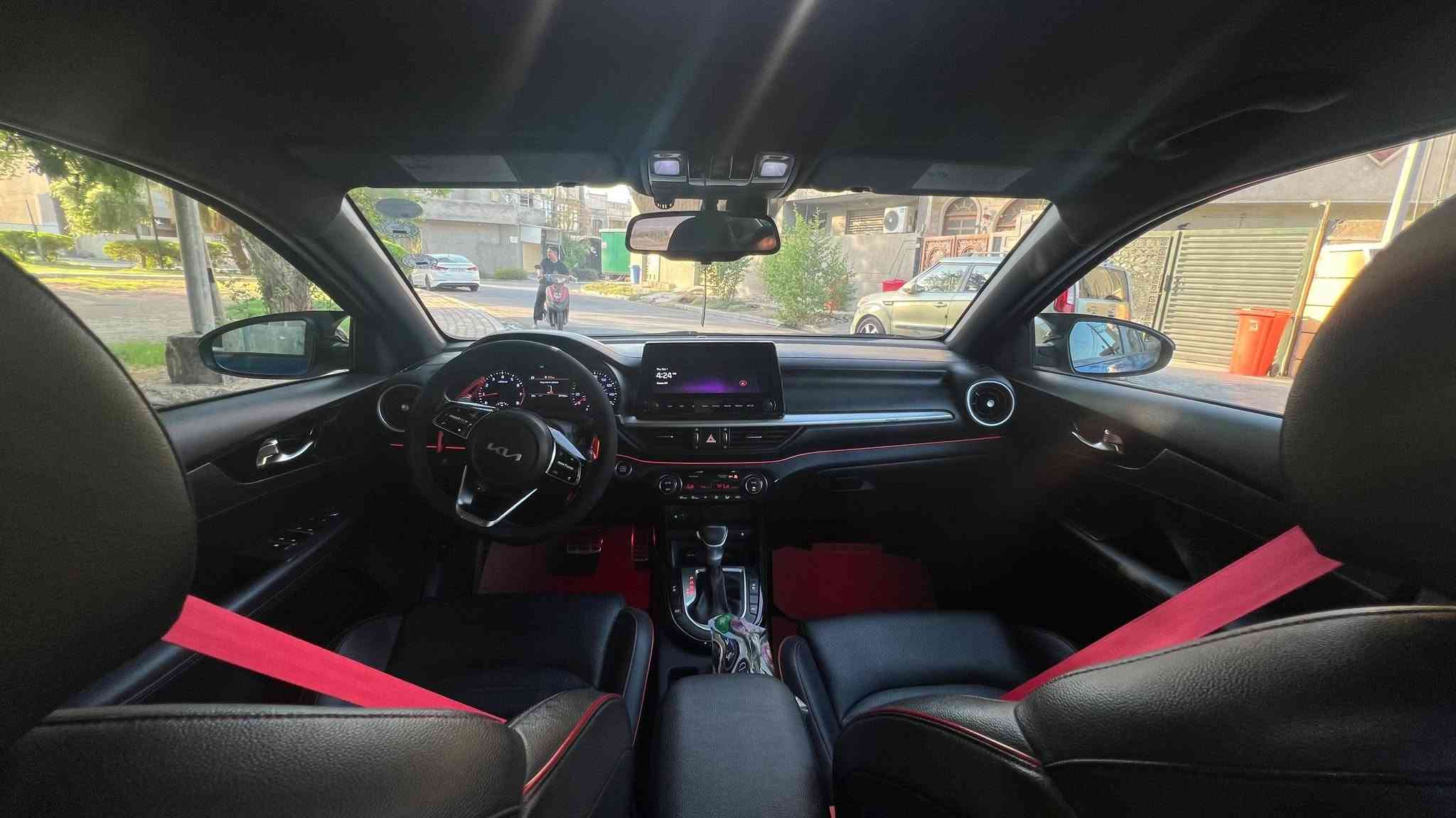 السلام عليكم
KIA FORTE  GT2024  (1600T) 
الفئة : GT اعلى فئة مواصفات واداء ماكو اعلى
الضرر : حادث مكانين بارد وصار بيهه باب خلف السائق بالعراق بعده ع وضعه بدون صبغ بدون تبديل كفالة عامة
المواصفات :
1- اربع رادارات امامي خلفي جانبي رادار
2-الحفاظ على المسار
3-رادار النقاط العمياء
4-رادار تفاعلي يتحكم بمدى الابتعاد او الاقتراب من السيارة الي امامها
5-نظاك فرملة الطوارئ (تضرب بريك بوجود اي خطر)
6-ويل حجم 18 رياضي
7-كامرة خلفية دوارة
8-كشن السائق كهربائي
9-الكشنات الامامية تدفئة وتبريد
10-كشنات جلد مع شعار GT
11-اوتو هولد
12-بريك بصمة
13-تبريد قطعتين خلفية مع منفذ شحن خلفي
14-نظام صوتي فاخر هارمن كاردن
15-شحن الهاتف لاسلكيا
16-اضاءة LED 
17-فتحة سقف
18-شفتات ستيرن رياضي
السيارة بعد بيها هواي مواصفات معروفة ال GT
ممشى السيارة 37 الف مايل
*********** واتساب 
***********
 ***********
عنوان السيارة بغداد الدوره
