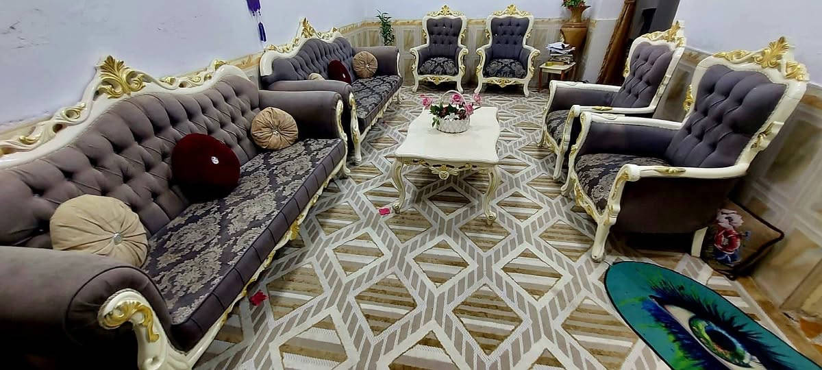 اثاث للبيع كلمن وسعره ديوانيه شارع الخصيمه سايدين مقابل زها مول جهة قصابية السجاد داخل الفرع بالضبط رقم ***********
