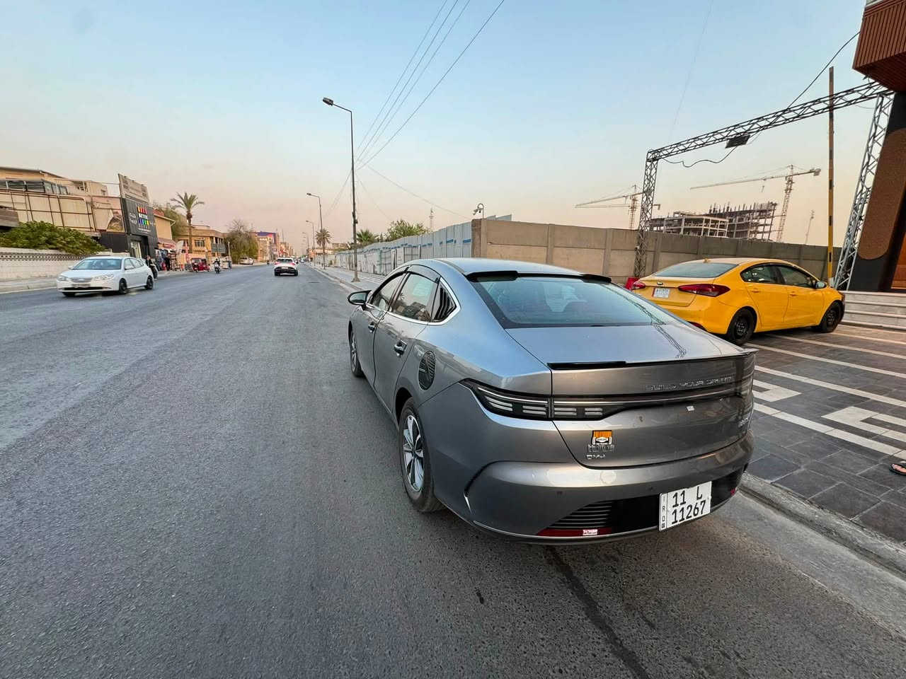السلام عليكم
BYD DESTROYER 05 
للبيع 
ماشية 10 الف كم 
المواصفات : 
بصمة تشغيل 
تشغيل عن بعد 
شاشة كبيرة قلاب 
تحكم ستيرن 
قطعتين تبريد مناخ منفصل
هيترات بالمري الجانبية 
اوتو هولد 
هاند بريك بصمة 
٣ وضعيات قيادة (eco , sport, normal)
 
الملاحظات : بيهة رصعة بالجاملغ الامامي جهة السائق موضح بالصور 

الاضافات : 
عليها كت كامل اسود 
السيارة بيهة عازل حراري ٦ جامات ضمان ٧ سنوات سعره ١٥٠$ 
حوضيات ارضية اصلية مختمة BYD 
دوشمة كشنات جلد ماروني موضح بالصور 
السيارة بأسمي تحويل مباشر 
مكانها بغداد - الامين - رئاسة المعلمين 
للاستفسار : 
‎*********** مهندس مصطفى 
***********
السعر : 19,250,000 دينار عراقي

