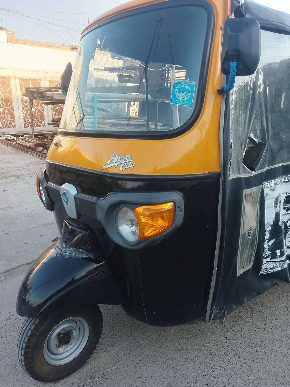 السلام عليكم للبيع تيك توك بياجو 2018 تيك توك مقفوله كفاله عامه من كل شيء اوراق كامله اصليه سبعه سعر البيع مليون و600 مكان بغداد الحبيبيه الاستفسار على هذا الرقم ***********
