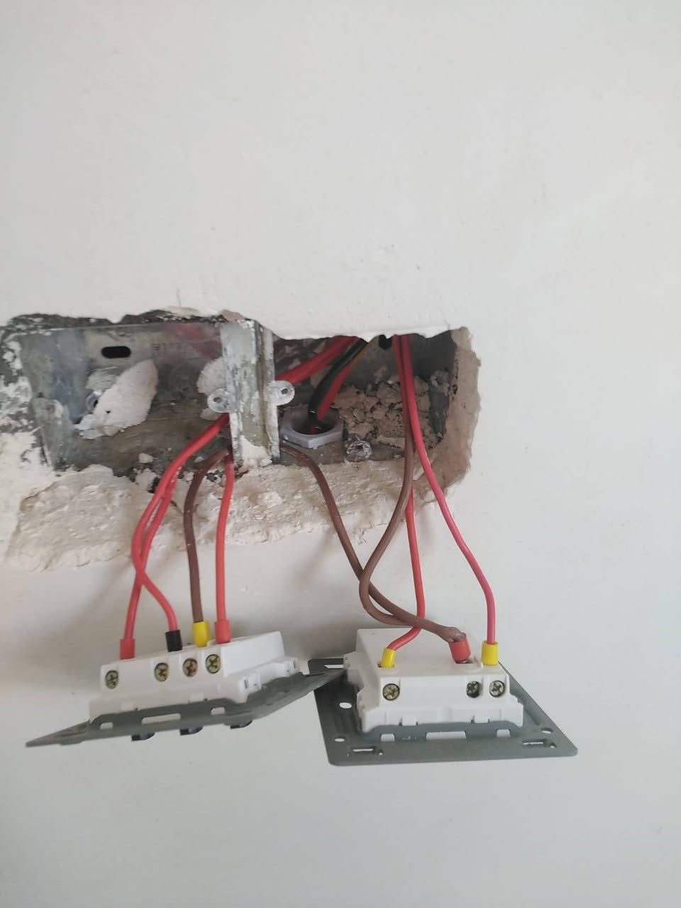 اصطه تسيس كهربائيات عام بيوت محلات شقل نضيف وحلو وبسعر مناسب ***********
