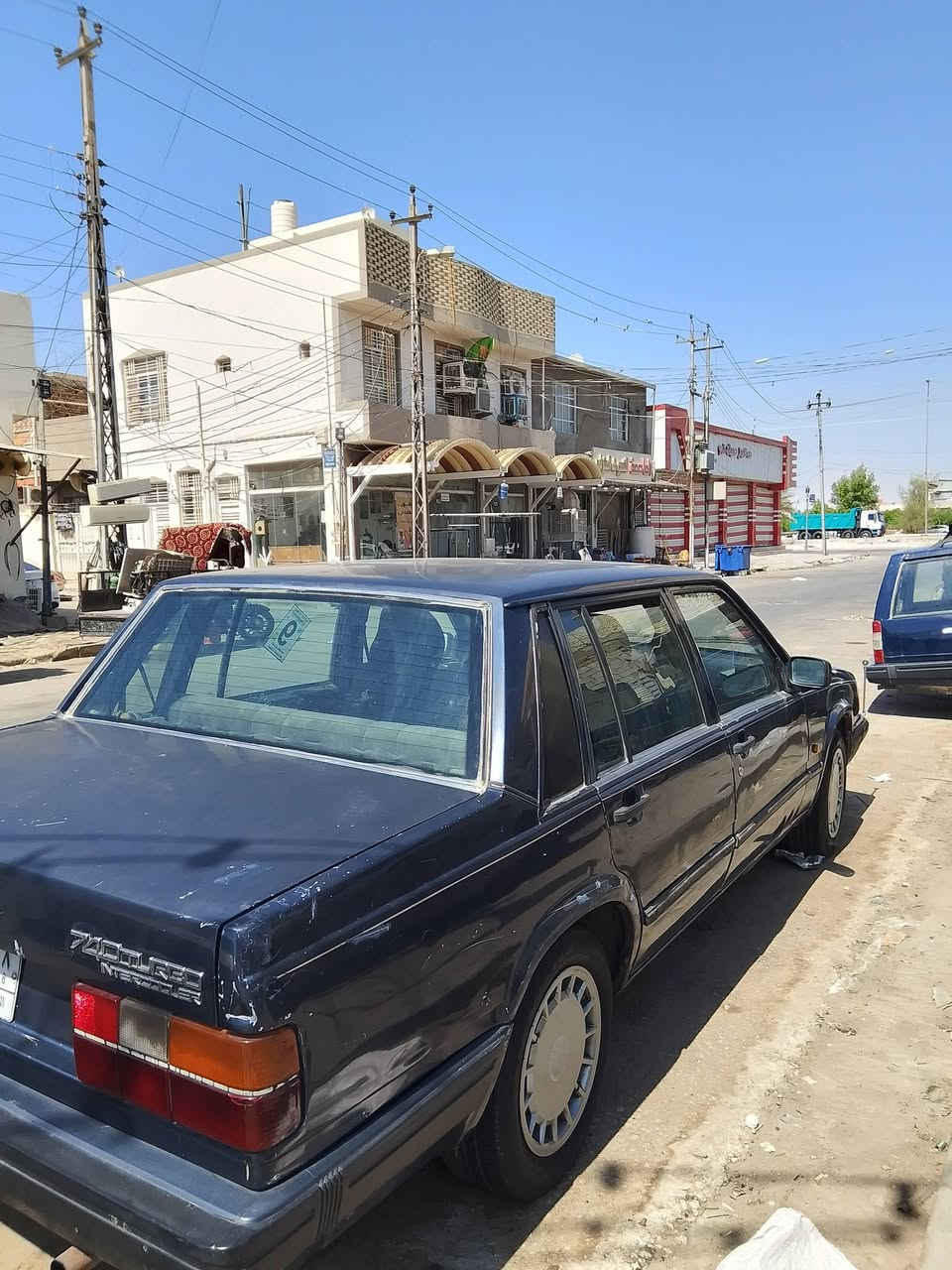 السلام عليكم فالفو 740 للبيع كامله من كلشي موديل 1990 محرك كير حاويه حداديه جديده كهربائيات شغاله جام كهربائي سنتر لوك مصبوغه عام للجماليه سنويه لل28 تخم تاير وباتري جديد كب مسح للاستفسار *********** السعر 33
