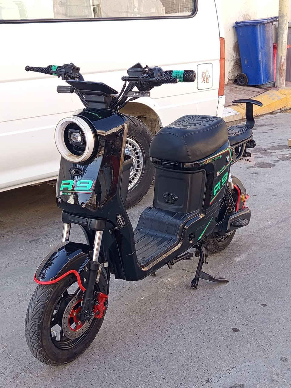 السلام عليكم دراجه شحن R9 للبيع دراجه نضيفه وجديده وبطاريات جدد السعر 400وبيه مجال *********** المكان ديالى ناحية كنعان
