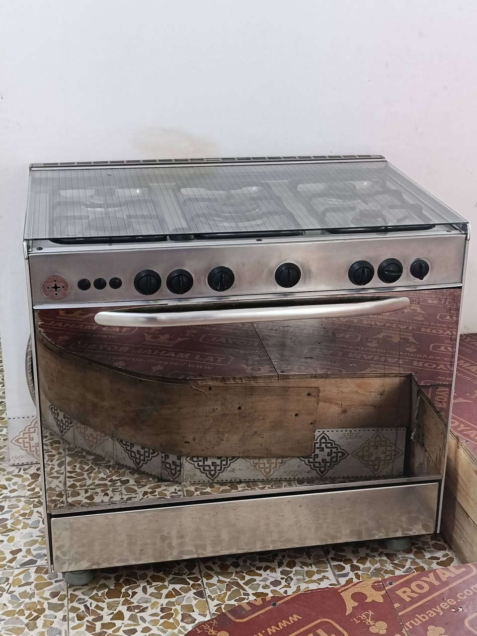 طباخ ٥ عين • بحاجة صيانة • للبيع