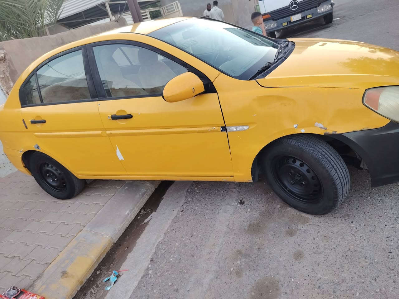 اكسنت ٢٠٠٧ للبيع فقط مو للمراوس 
سنويه جديده قبل يومين جدتها لحد ٢٠٣١ شهر العاشر
ارقام انكليزي
دفتر بانزين بيها
نقابه وغرامات مصفره
كير اوتماتيك شرط
تايرات جديده
دوشمه جديده
صدر جديد شرط 
جامات كهربائيه قفل مركزي امرايات جاتبيه كهربائيه
محرك ١٤ بي صرف قليل
وتبريد يحتاج غاز فقط
سعر ٦٢ وبيها مجال قليل جدا
***********
