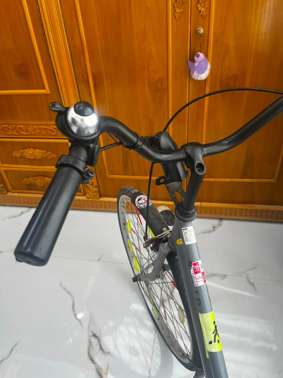 السلام عليكم 👋🏻
بايسكل للبيع 
نوعيه؟ عبد الحليم 🚲
الحجم ؟ 26 
اللون ؟ رصاصي🩶
تايات جديد 
نضافه 99
بايسكل جديد 
مقعد امامي 
مقعد خلفي 

عنواني ؟ موصل 📍

الاستفسار خاص او على الرقم 

***********
