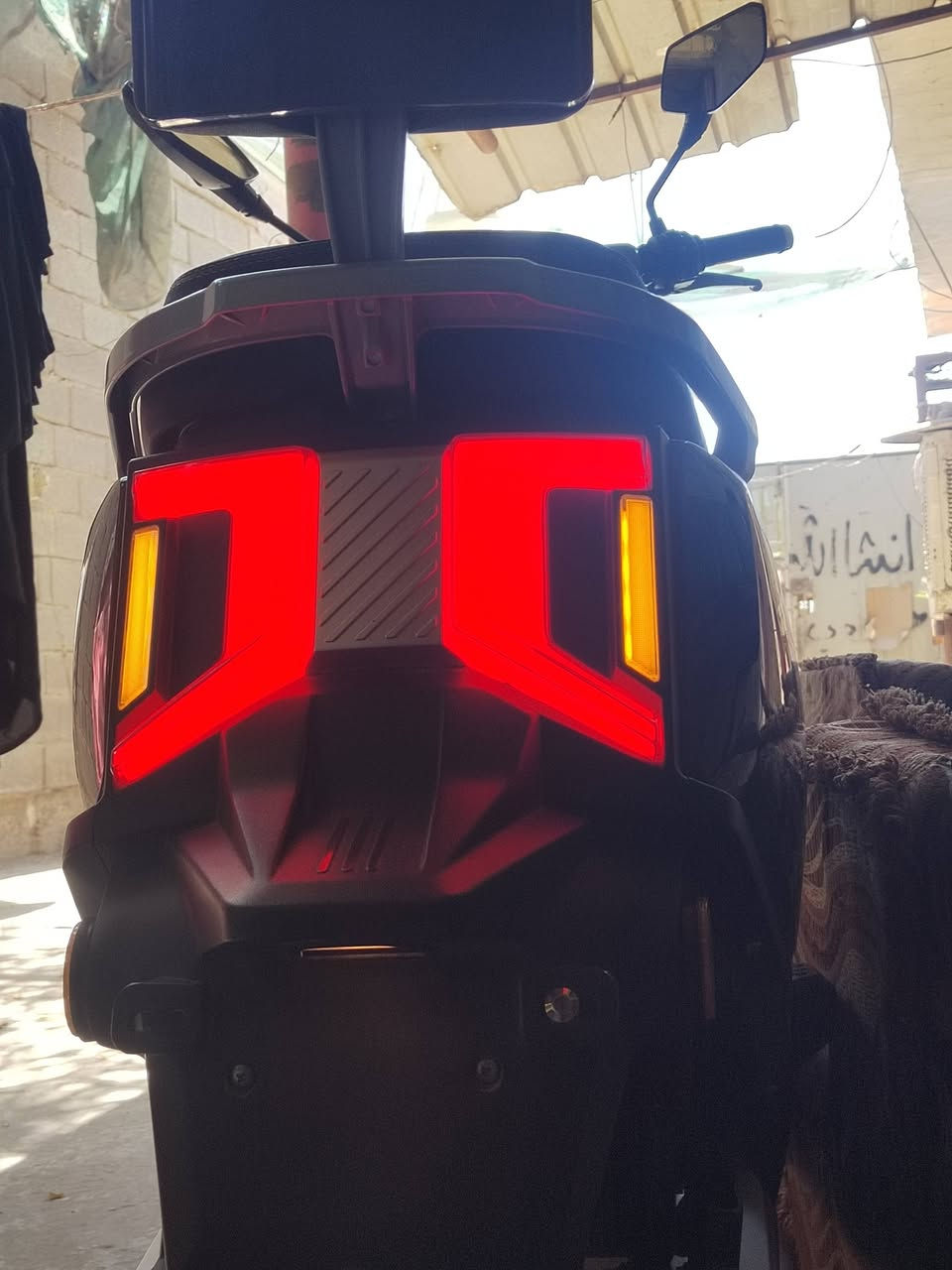 دراجه شحن صاقعه SR xxx جيتي شكل الرياضي الباب الأول وحش بل الشارع مواصفات سرعه ٨٠ حقيقي وبطاريات ملاقه ٦ عمودي
 بك خلف
دبل ايشاره لايت زنون بلادي
عالي ناصي 
مثبت سرعه 
بصمتين 
بيها ضربها بل أمام ودبل واكف الدراجه مكفوله  السعر 750 وبيها مجال 
مكاني بغداد الشعب  *********** وتساب.
