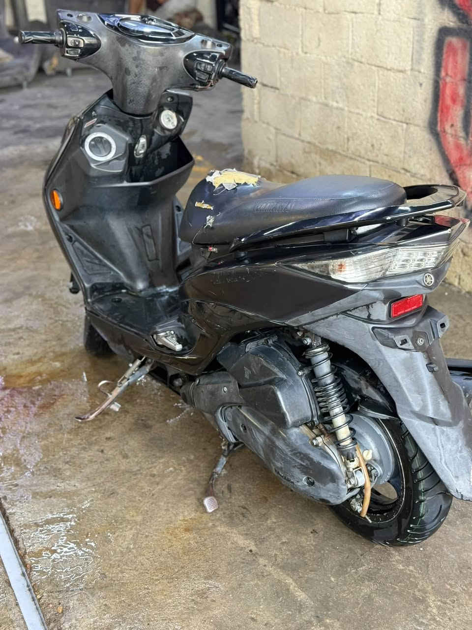 سلامو عليك ساكنس لاد دراجة مكفولة من كلشي اي نقص ما بهة مكينة كلجات كهربايات ابد ما ملعوب بيهن دراجة كلش حلوة سعر مليون و ١٠٠ وبهة مجال عنوان حي جهاد ***********
