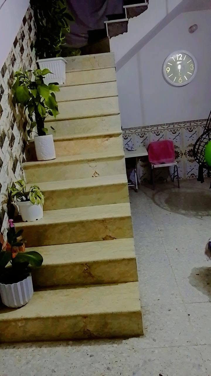 بيت للبيع بغداد  حي الرباب تابع لحي النصر مساحة 14*8يعني. 112 يتكون
استقبال 4*4
غرفة نوم 4*5
صاله8*3
ومنور 2*3
وحمام
وطارمه 3*8
وصحيات 
بناء درجة اولى ونظيف مبني 2021 
سعره. ب70 للشراي الاتصال على الرقم
***********

