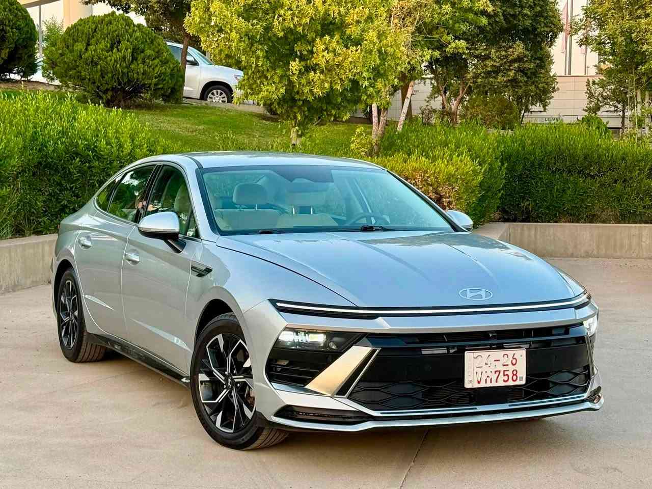 هيونداي سوناتا SEL 2024
سلفر/ 30 الف ميل 
حجم المحرك :2500 cc (المرغوب بدون تيربو)
✔️ بصمة  أبواب + تشغيل بصمة
✔️ شاشة كبيرة CarPlay 
✔️ كاميرات + حساسات + رادارات
✔️ أوضاع قيادة (ECO / NORMAL / SPORT)
✔️ كرسي كهربائي 
     والعديد من الإضافات الأخرى 

🔧 الضرر:  بدون صبغ (ربع جاملغ جه السايق تعديلpdr ورصعه في تكمه السايق اثر التحميل موضحه بالصور)
(جميع قطع السياره أصليه)
 الايرباك : بدون ايرباك جميع الايرباكات أصليه

رقم الشاصي : KMHL64JA4RA410801

💰 السعر: 17500 $ (قابل للتفاوض بعد المعاينة)

الرقم: بدون رقم – يترقم في أربيل دهوك سليمانيه(كلفة الرقم 1100 $ على المشتري)

📍الموقع : أربيل
📞 *********** (اتصال / واتساب / فايبر)
