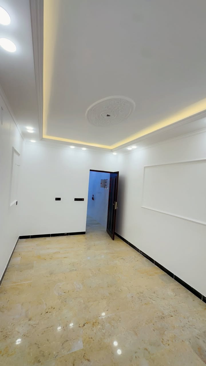 مشتمل للبيع مساحة ٧٠م
موقعه 📍 الشعب ضباط الكويتي موقع ممتاز (مقابيل التشجير)
يحتوي على #استقبال #مطبخ #٣غرف #خدمات
للأستفسار آكثر الأتصال على الأرقآم 
***********
***********
الأخوين للوساطة العقارية
