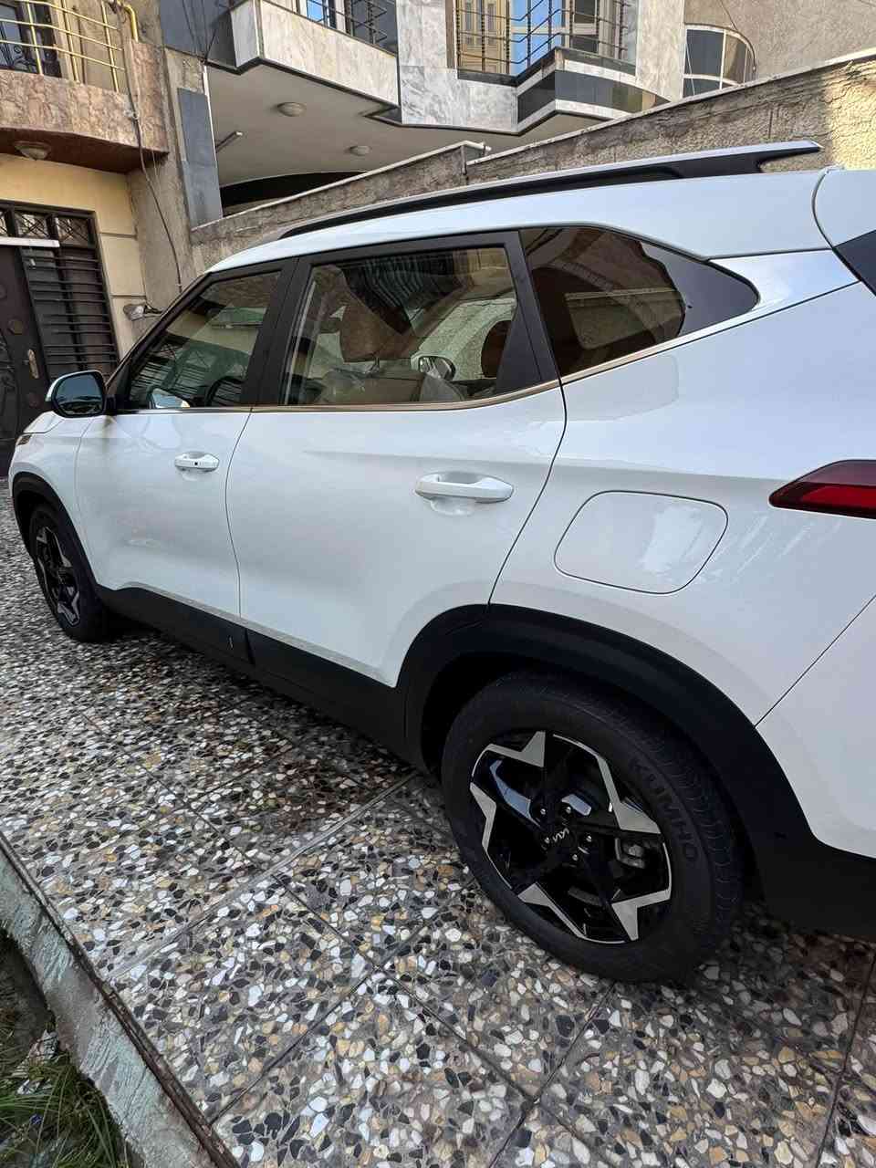 كيا سيلتوس 2024 للبيع 
السيارة فول مواصفات EX رقم بغداد مكينة 2000 الحادث باب جنطة مبدل نفس الون و الجاملغ الخلفي جهة اليمنة
ماشية 22 الف ميل 
جميع الايرباكات سليمة 
المواصفات 
كشنات جلد لون مميز
فور ويل 
فتحة سقف 
بصمة 
تشغيل عن بعد
كشنات تدفئة 
رادار امامي 
رادار خلفي 
رادار جانبي نقطة عمياء 
رادار تنبيه عند فتح الأبواب
قيادة ذاتيه 
تحديد مسار 
اوتو هولد
إنارة داخلية متغيرة 
شاحن لاسلكي 
شاشه متصله 
شاشه دجتل 
تبريد قطعتين 
تبريد بيانو 
توقف ذاتي 
3 انضمه قياده  
مكان السيارة بغداد 
الرقم ***********
السعر ١٨٧ ورقة بيها مجال بسيط
