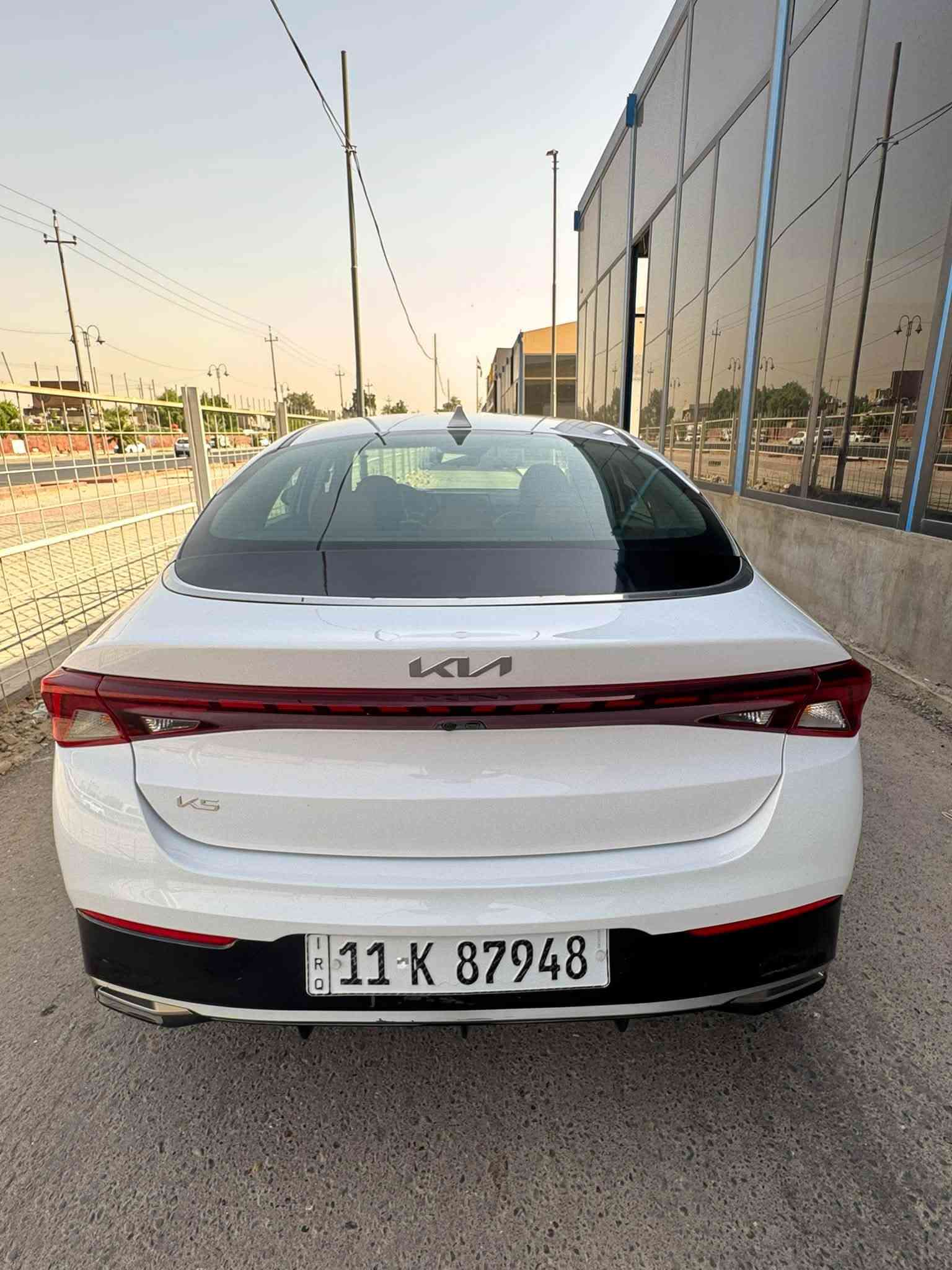 سلام عليكم 
كي فايف موديل 2023

مكفوله كفاله عامه جايه كلين بدون حادث

صور الحادث موثوقات مع النشر

حجم المحرك الف وستميه تيربو

موصفات نص فول ماشيه 36
العنوان بغداد الشراي  يتصل الخاص مغلق

السعر174()رقم ***********
